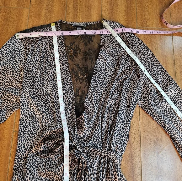 Victoria's Secret Wrap Peekaboo Leopard Print Satin Robe With Lace Size XS - Picture 12 of 14